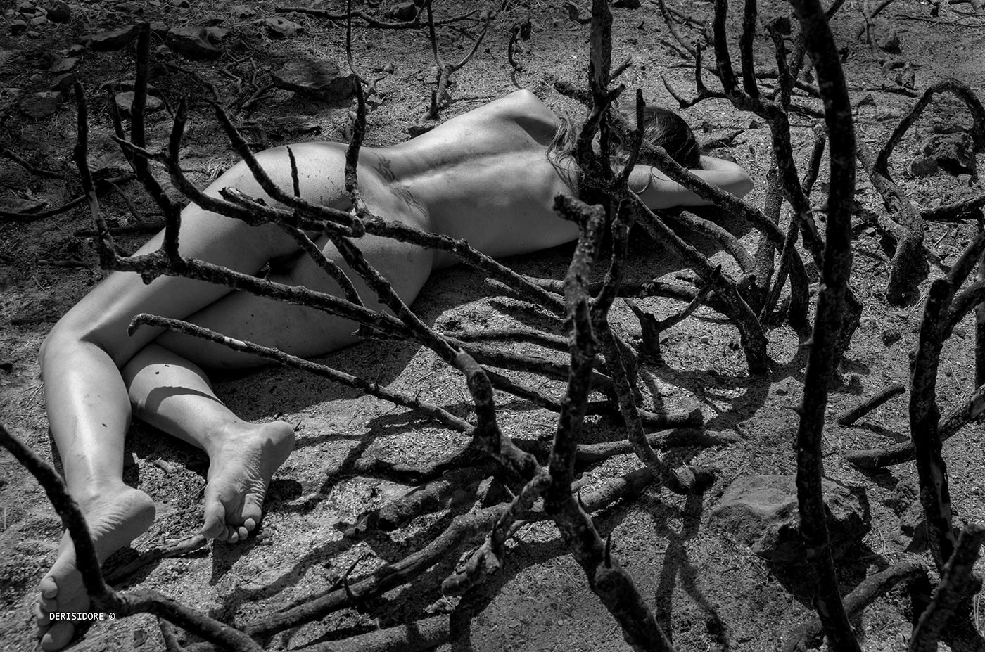 Corps de femme sur le sable