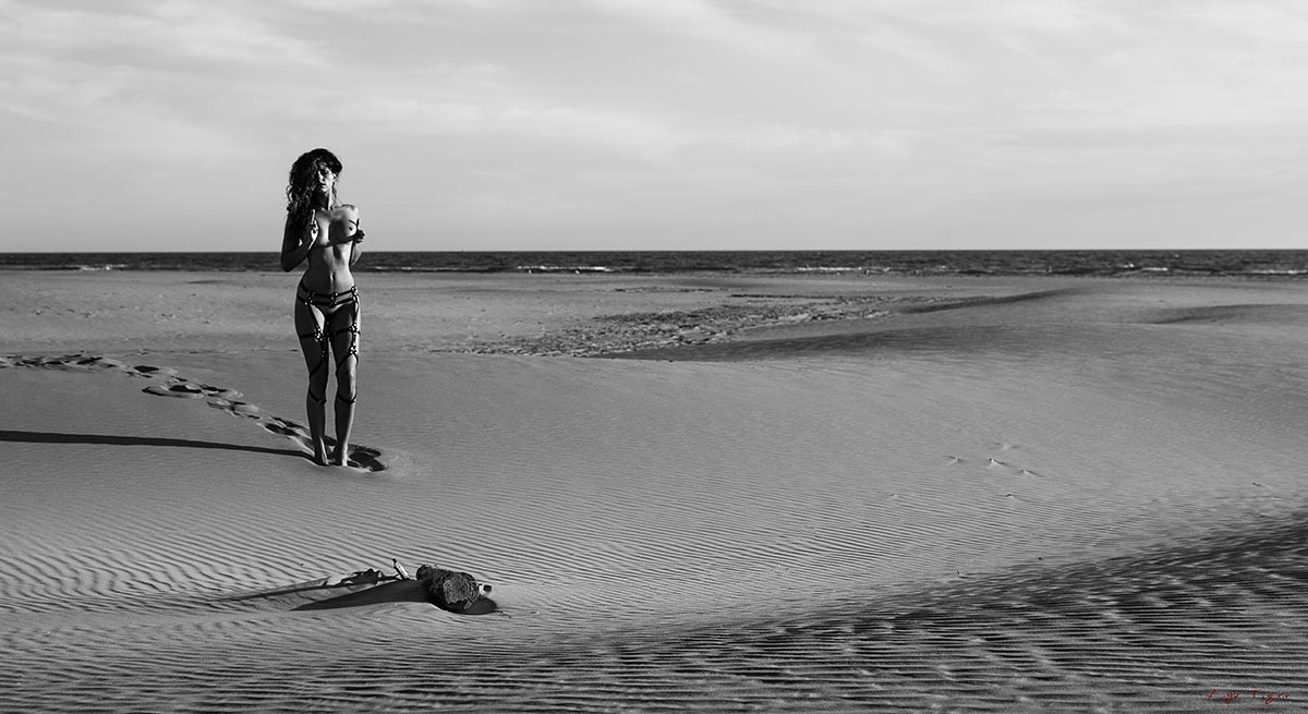 Jade Codino nue en Camargue
