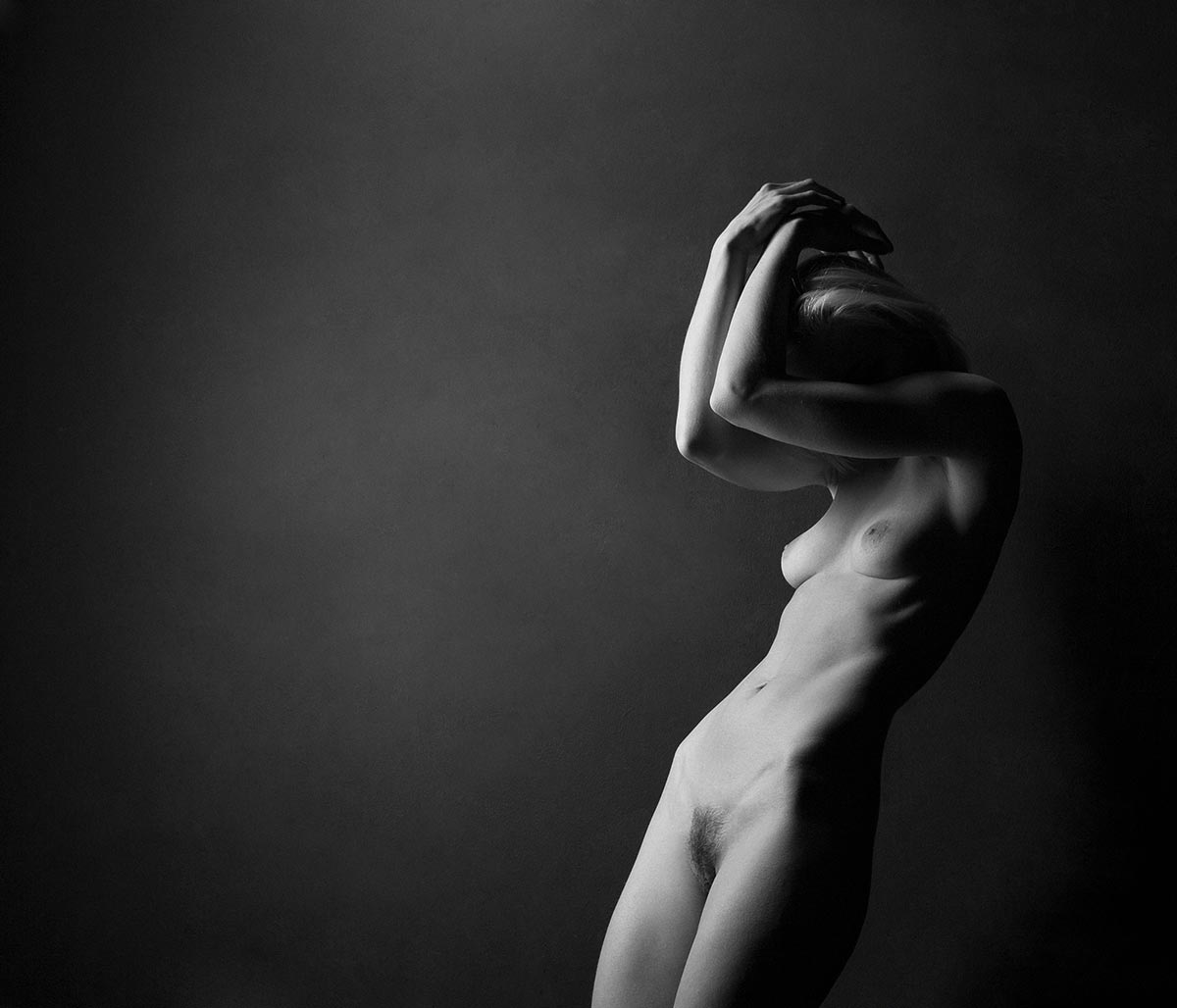 "B&W Nudes". Vision en monochrome par le photographe de nu A