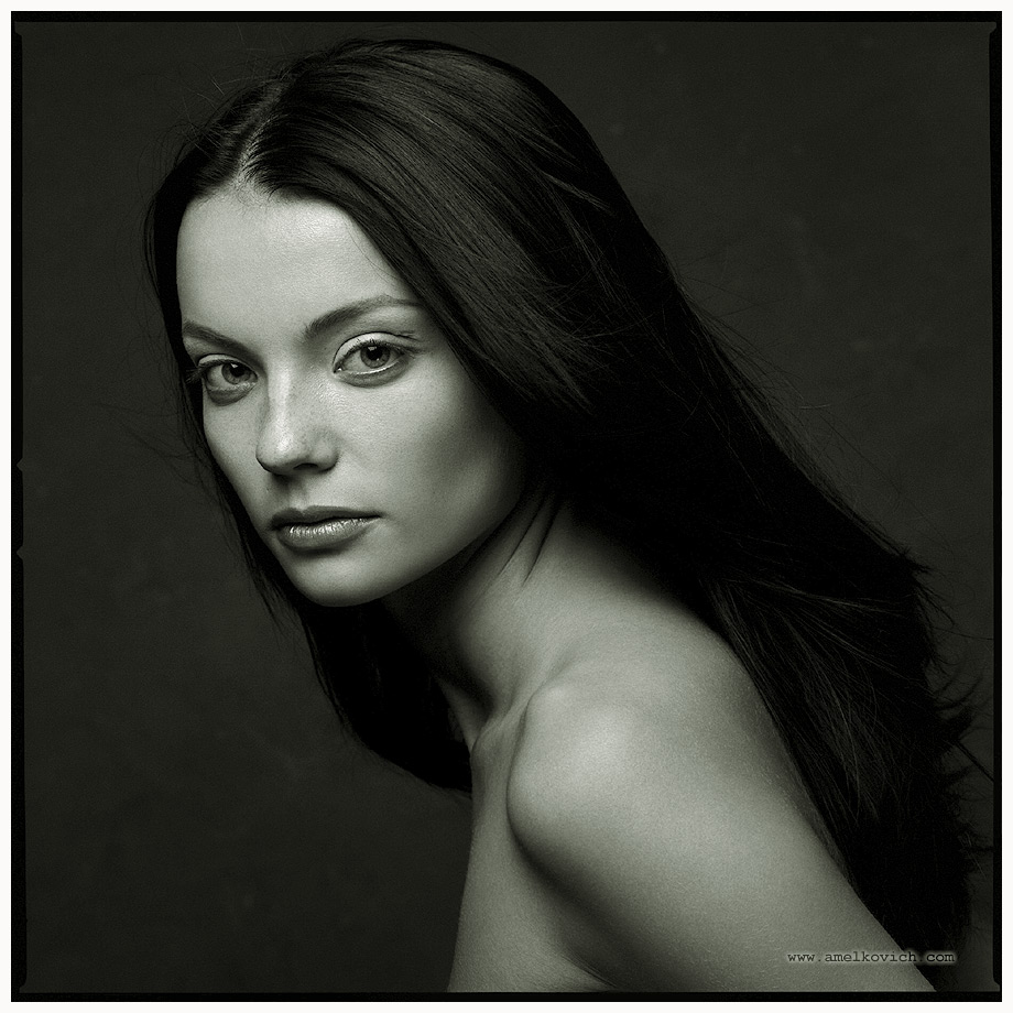 Portrait érotique de mannequin russe par Igor Amelkovich