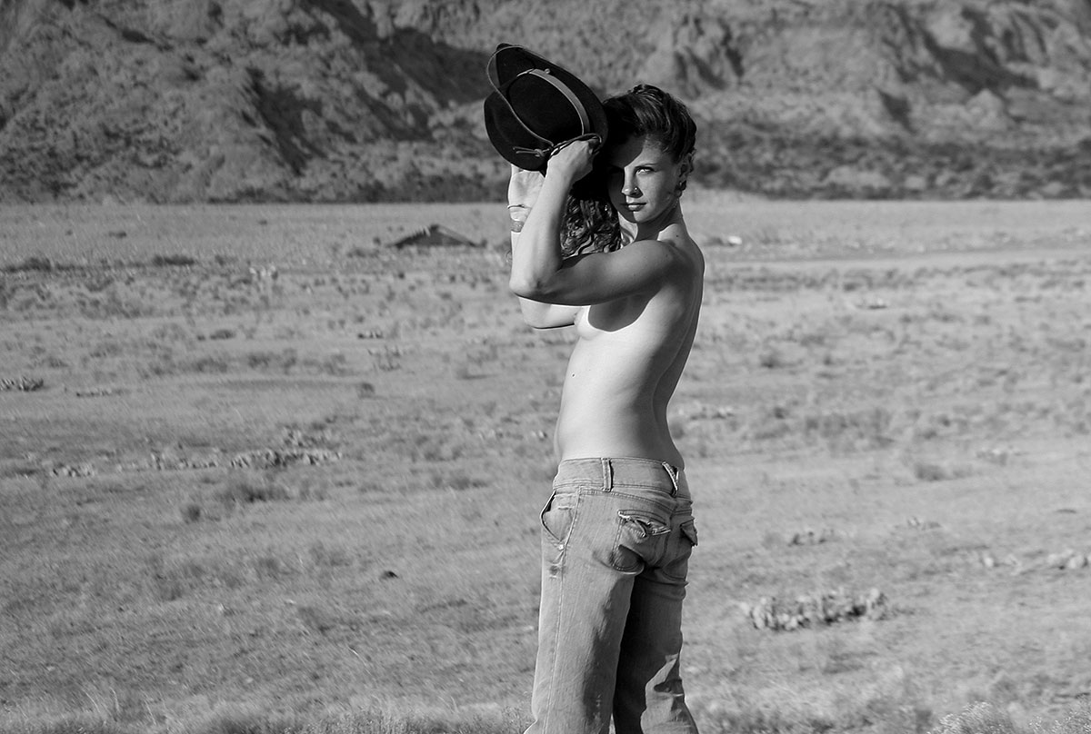 femme topless seins nus